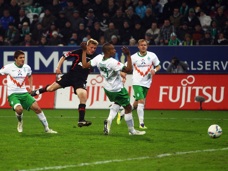 Schuss ins Glück: Bellinghausen trifft zum 1:0 für den FC Augsburg.
