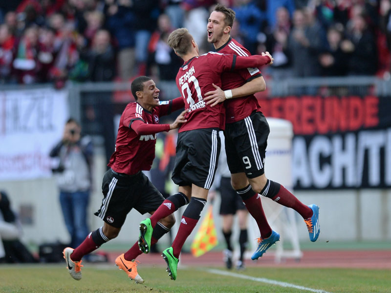 Pekhart jubelt über das 2:1 für den Club.