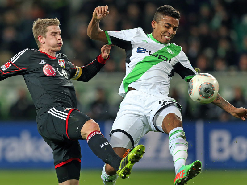 Harter Zweikämpfer und Torschütze: Luis Gustavo, hier gegen Bender, markierte das zwischenzeitliche 2:1.