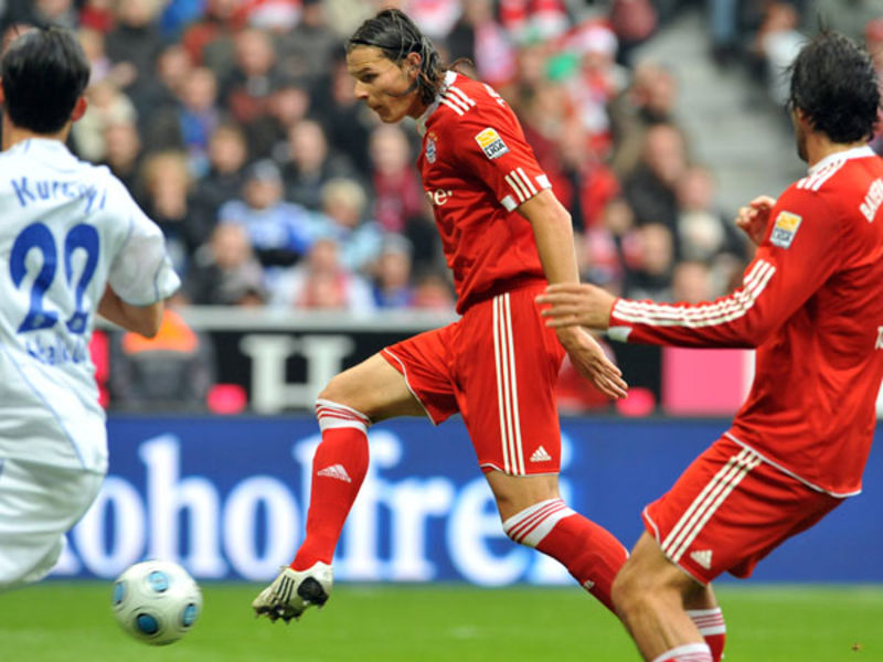 Van Buyten trifft zum 1:0