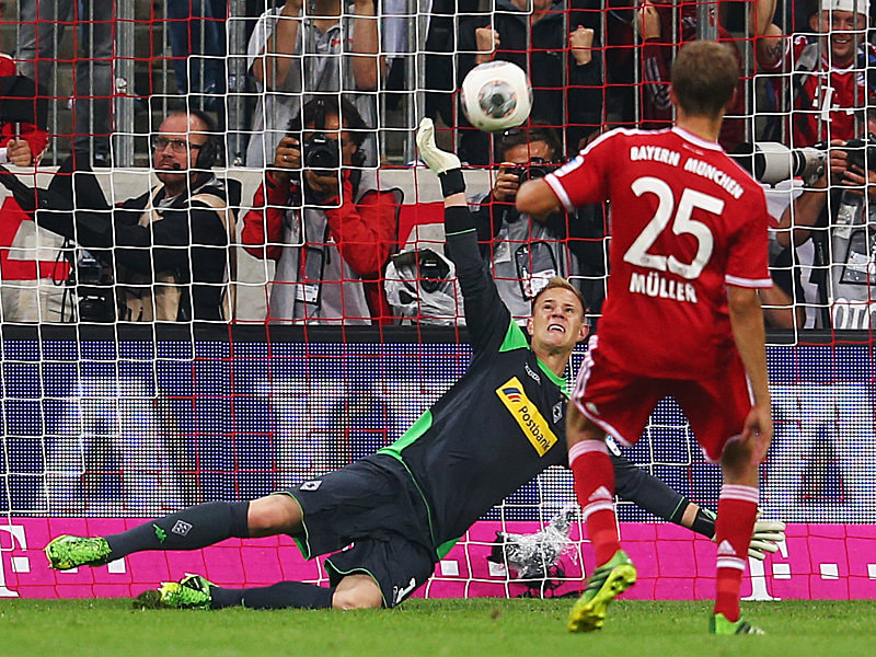 Fantastische Parade: ter Stegen wehrt Müllers Strafstoß mit einer Hand ab.