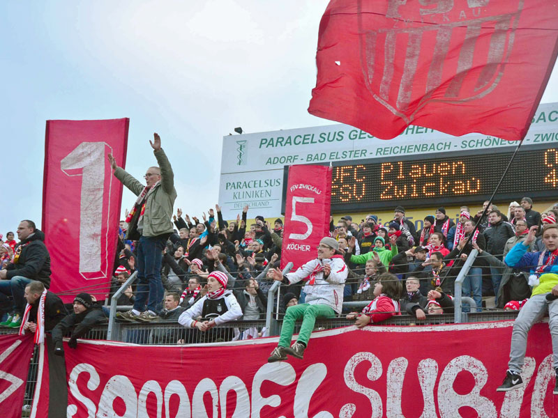 Zu früh gefreut: ohne die vier Punkte gegen den VFC Plauen jubeln Fans des FSV Zwickau nicht mehr von der Tabellenspitze