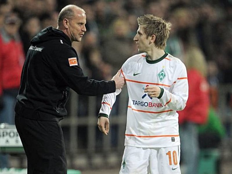 Fußball, DFB-Pokal: Werder-Coach Thomas Schaaf und Marko Marin.