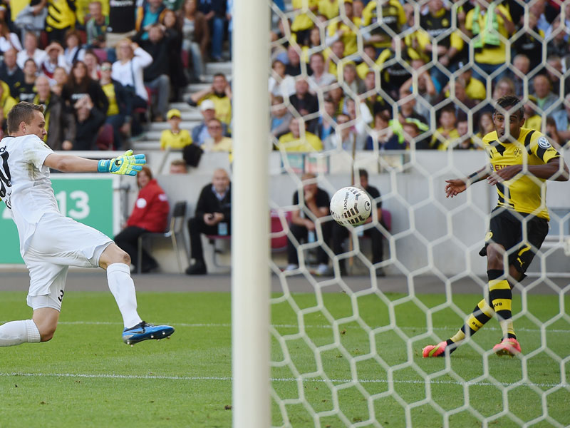 Das zwischenzeitliche 2:0 für den BVB in Stuttgart: Pierre-Emerick Aubameyang schießt ein