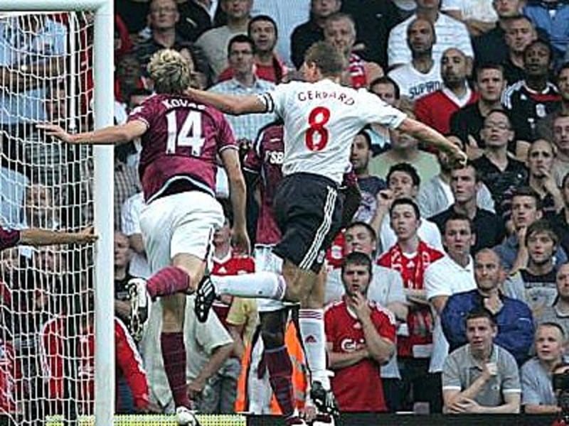 Radoslav Kovac gegen Steven Gerrard