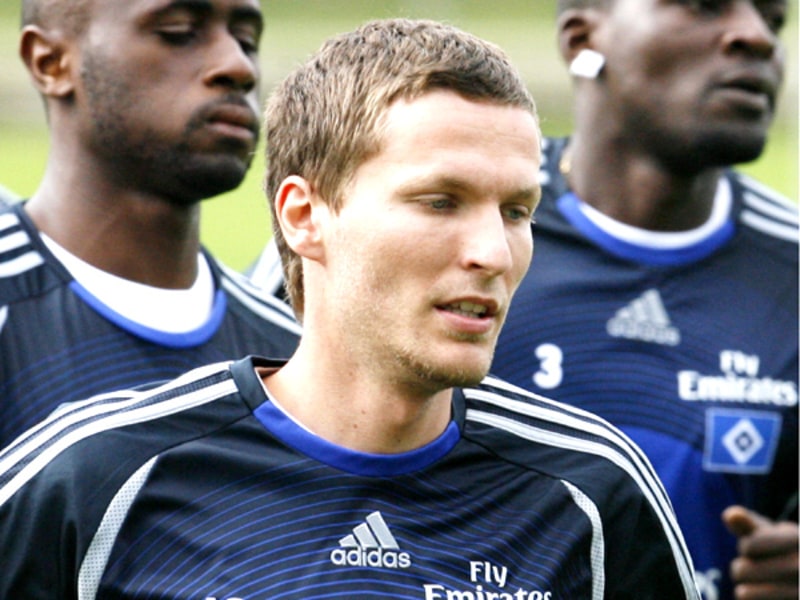 Zieht das HSV-Trikot aus: Stürmer Benjamin Lauth wechselt nach Hannover.