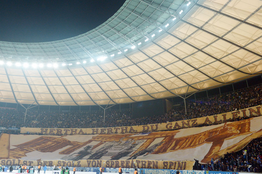 Eine gro&#223; angelegte Choreografie pr&#228;sentierten die Hertha-Fans vor dem Spiel.