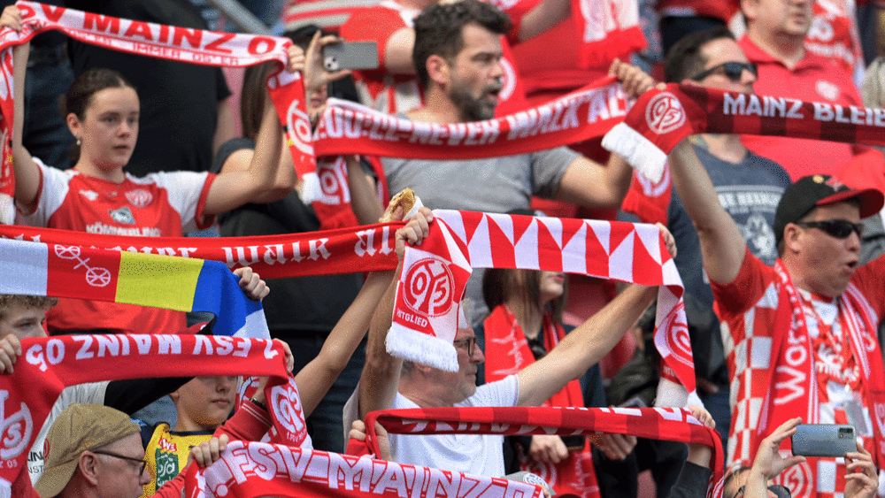Euphorisiert: Die Mainzer Fans freuen sich auf den Endspurt - und die neue Saison.