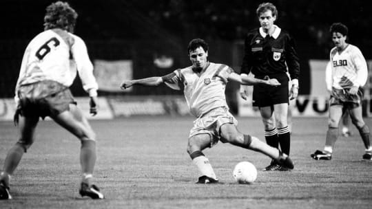 Hristo Stoitchkov im Ostseestadion: Der FC Barcelona kam mit großen Namen nach Rostock.