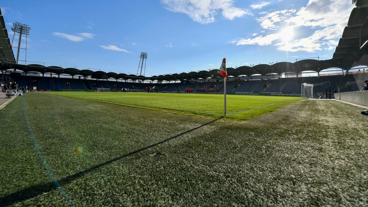 After the school shooting: Cologne and Leicester play a charity match in ...