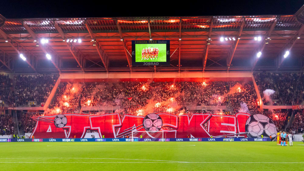 Die Freiburger Choreo im Spiel gegen Basel zog eine Bewährungsstrafe der UEFA nach sich.