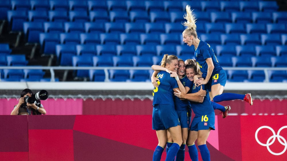 Freudensprünge: Schweden bejubelt den Siegtreffer über Australien.
