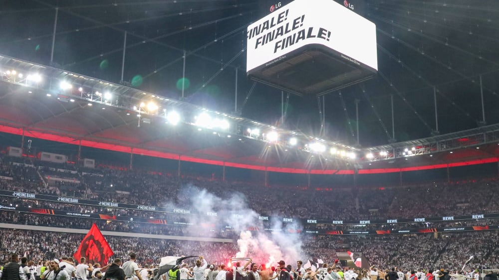 Auch im Frankfurter Stadion wird das Endspiel von Eintracht Frankfurt gegen die Rangers übertragen.