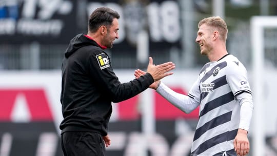 Zufrieden mit seiner Mannschaft: Sreto Ristic (li.).