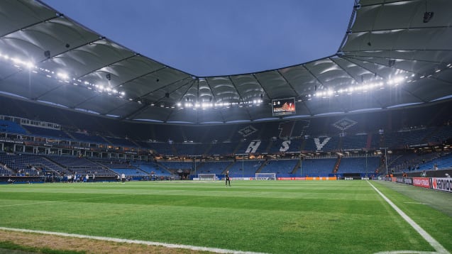Das Pokalspiel des 1. FC Phönix Lübeck gegen Borussia Dortmund wird ins Hamburger Volksparkstadion verlegt.