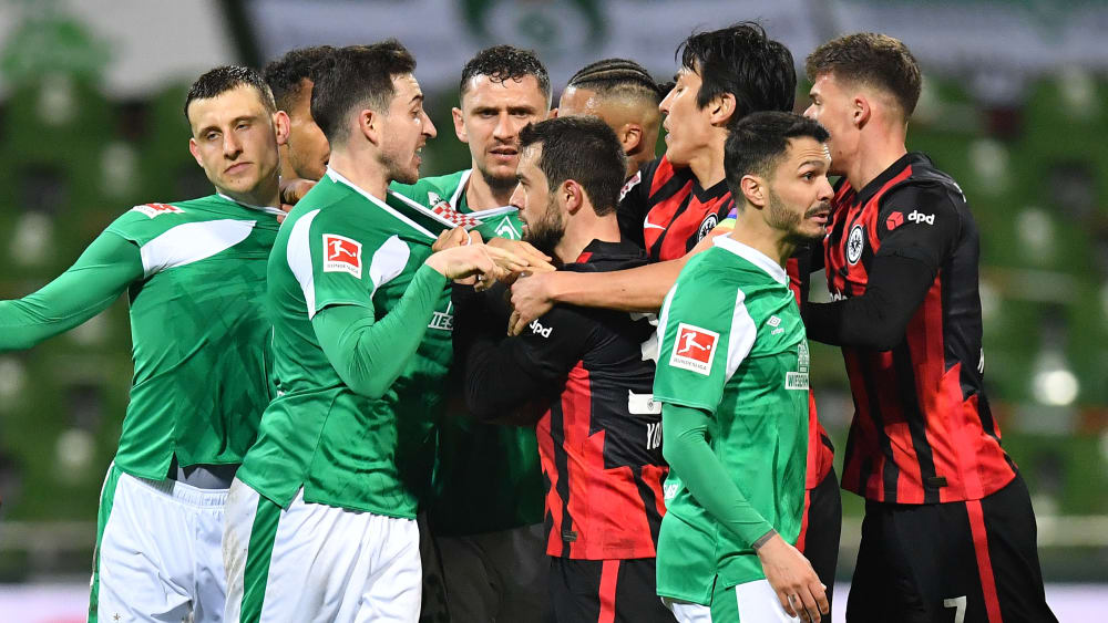 Waren sich nach am Freitagabend nicht besonders gr&#252;n: Werder Bremen und Eintracht Frankfurt.