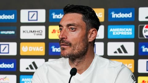 Lange Besprechung vor Debüt