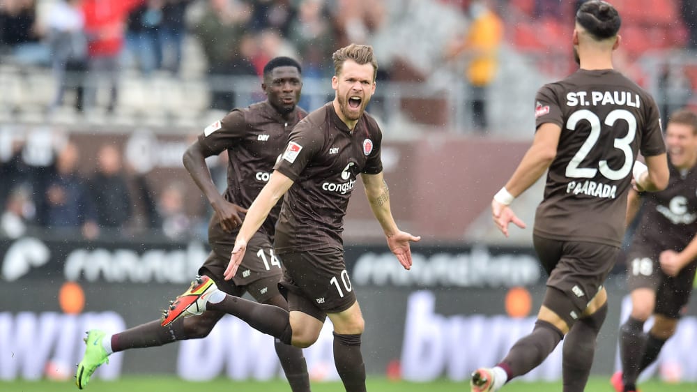 Einstand nach Maß: Buchtmann schießt den FC St. Pauli nach weniger als 60 Sekunden in Führung. 