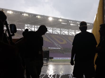 FUßball Krieg Zwischenzeitlich Nick Zu Denken.