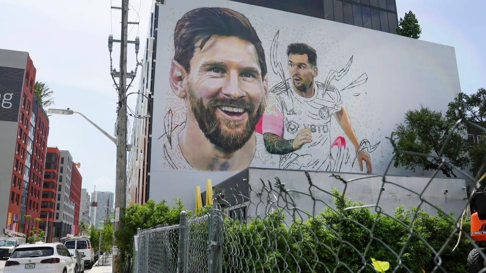 Das Straßenbild von Miami ziert Lionel Messi bereits - bald werden ihn die Fans auch in "echt" erleben.