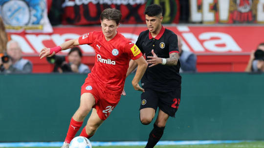 Auch gegen Frankfurt in der Startelf? Bayers Exequiel Palacios (r.)