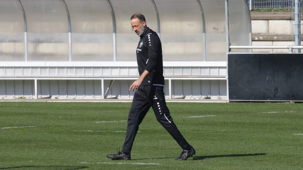 Viel Platz hatte Stuttgarts Trainer Pellegrino&nbsp;Matarazzo am Dienstag auf dem Trainingsplatz.