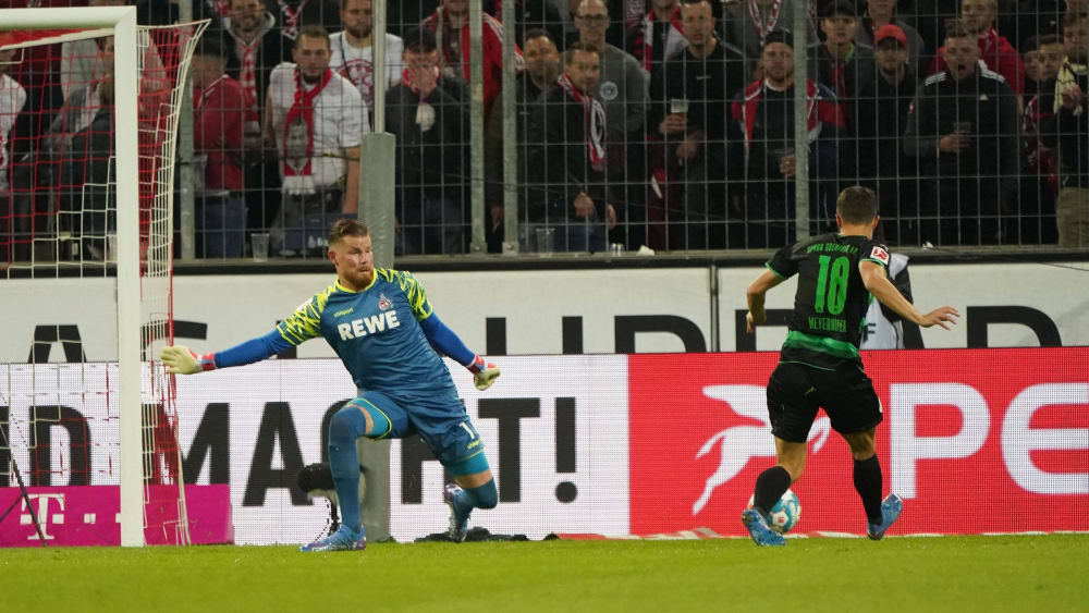 Das Fürther 1:0 in Köln: Marco Meyerhöfer überwindet FC-Torwart Timo Horn mit einem Schuss durch die Beine.