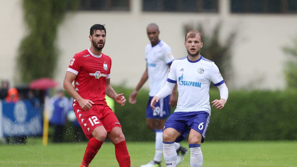 Daniel Segovia (links) bei einem Testspiel von Neftci Baku gegen Schalke 04.