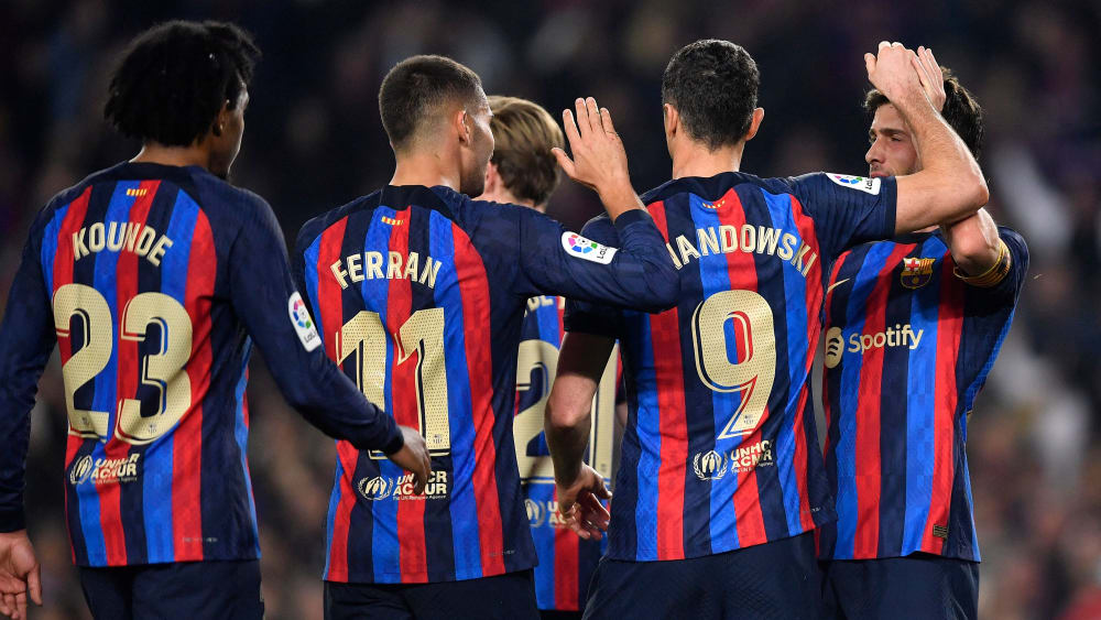 Pflichtaufgabe gelöst: Der FC Barcelona jubelt über das 2:0 gegen Cadiz.