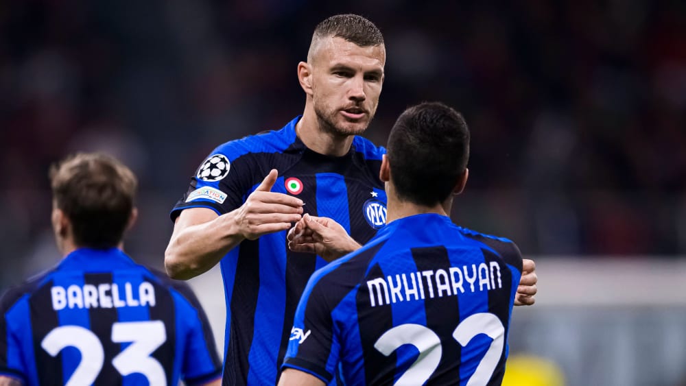 Zwei ehemalige Bundesliga-Stars unter sich: Edin Dzeko (li.) und Henrikh Mkhitaryan trafen für Inter gegen Milan.