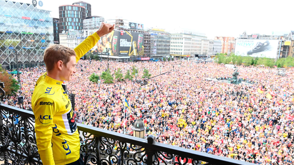 Ließ sich nach seinem zweiten Sieg bei der Tour de France in Kopenhagen von seinen Fans feiern: Jonas Vingegaard.