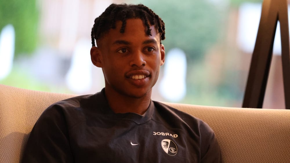 Junior Adamu sieht im Wechsel zum SC Freiburg den idealen Schritt für seine Entwicklung.