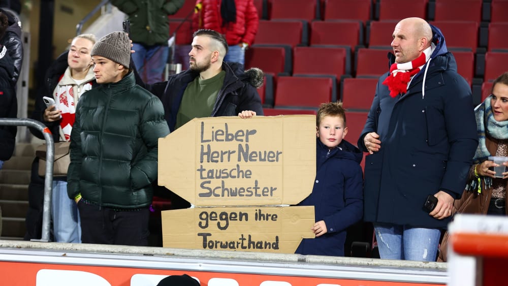 Fans im Rhein-Enerige-Stadion