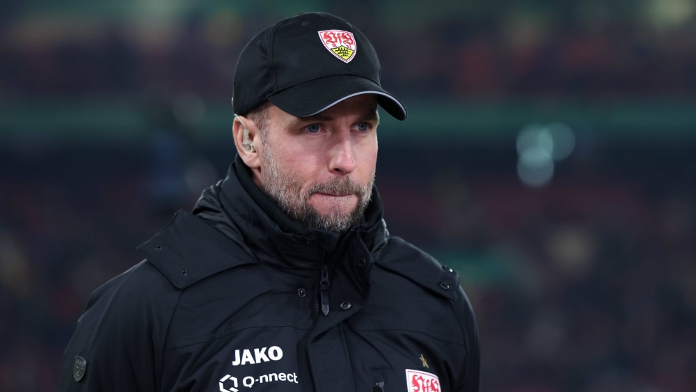 Erwartet "viele Herausforderungen" gegen Bayer 04 Leverkusen: VfB-Coach Sebastian Hoeneß.