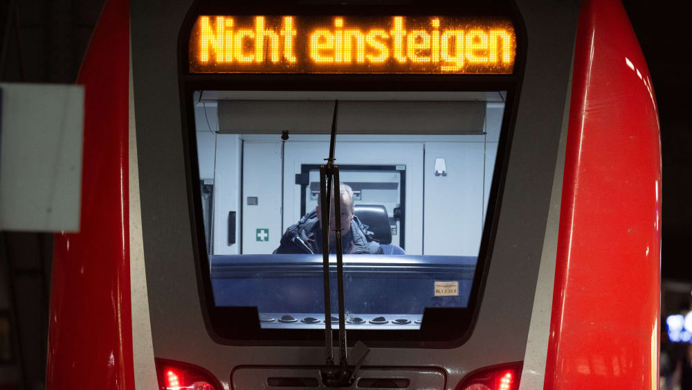 Lokführer im Arbeitskampf: Deutschlandweit fallen viele Züge aus. Die Bahn arbeitet nur in einem Notbetrieb.