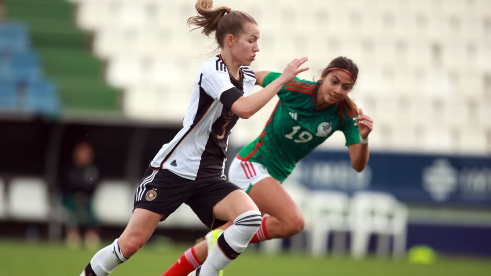 Auch beim jüngsten U-20-Länderspiel gegen Mexiko am Ball: Sara Ritter (li.).