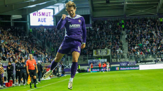 Mika Clausen bejubelt seinen Treffer zum zwischenzeitlichen 2:0.