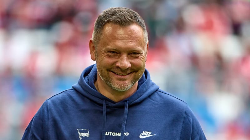 Trainer Pal Dardai (Hertha BSC) lacht, lachen, FC Bayern Muenchen vs. Hertha BSC Berlin, Fussball, 1. Bundesliga, 30. Spieltag, 30.04.2023 DFB regulations prohibit any use of photographs as image sequences and or quasi-video Muenchen Bayern Deutschland *** Coach Pal Dardai Hertha BSC laughs, laugh, FC Bayern Muenchen vs Hertha BSC Berlin, football, 1 Bundesliga, 30 Spieltag, 30 04 2023 DFB regulations prohibit any use of photographs as image sequences and or quasi video Muenchen Bayern Germany Copyright: xkolbert-press PeterxFastlx