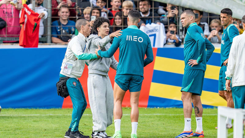 Cristiano Ronaldo 

Portugal Training EURO2024, Public Training, Oeffentliches Training, Herren, Fussball, 14.06.2024

Foto: Eibner-Pressefoto/Bahho Kara