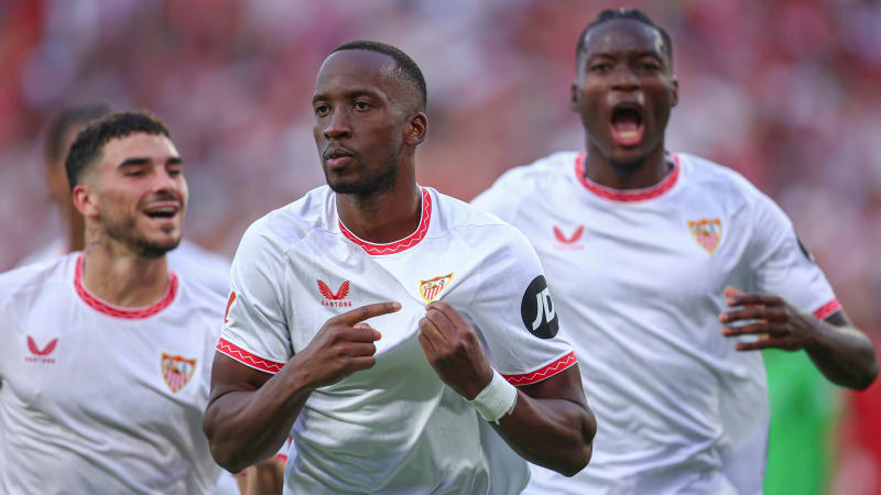 Fußball, FC Sevilla - Real Betis Sevilla ESP: Sevilla FC - Real Betis. La Liga EA Sports. Date 9 Dodi Lukebakio of Sevilla FC during the La Liga EA Sports match between Sevilla FC and Real Betis played at Sanchez Pizjuan Stadium on October 06, 2024 in Sevilla, Spain. kpng Copyright: xAntonioxPozox xPRESSINPHOTOx PS_241006_SEV_BET_053