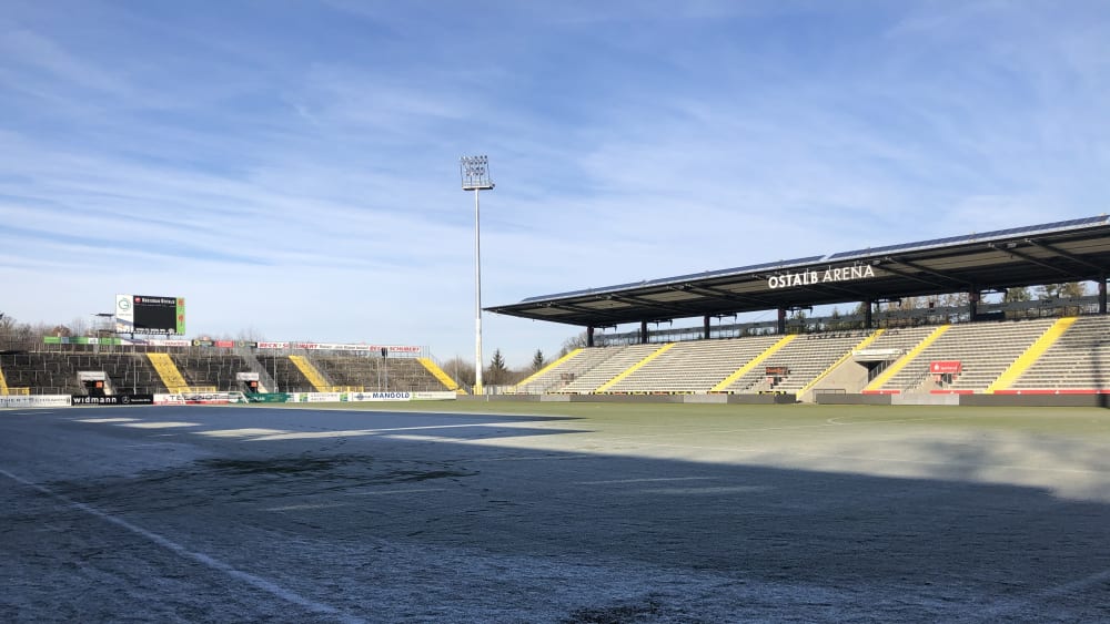 Ist aufgrund der schlechten Wetterbedingungen nicht bespielbar: Das Spielfeld der Ostalb Arena.