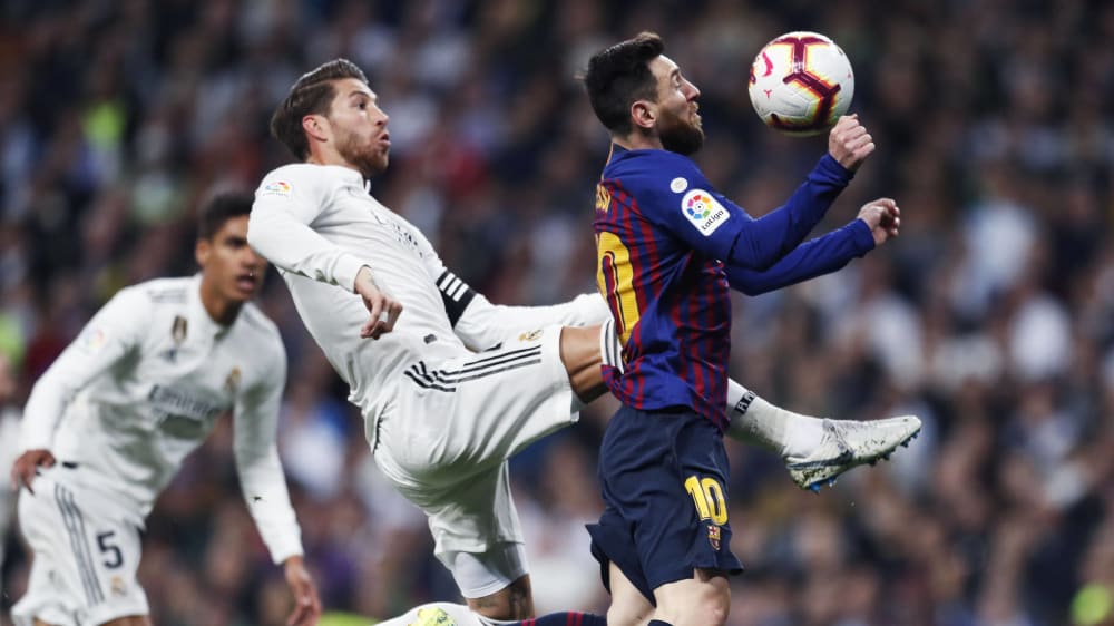 Verschoben: Wann Lionel Messi (r.) und Sergio Ramos in dieser Saison erstmals aufeinandertreffen, steht noch nicht fest.