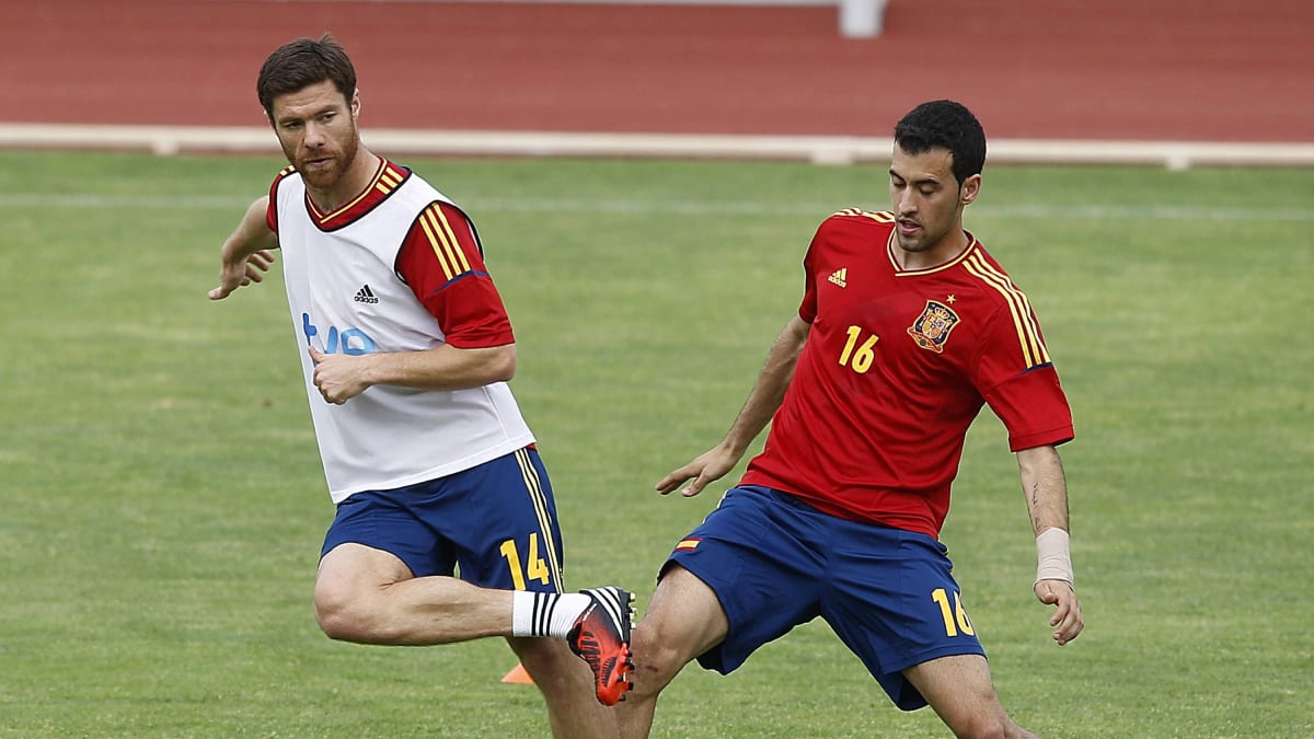 Busquets-Xabi-Alonso-wusste-immer-alles-was-passiert-ist-