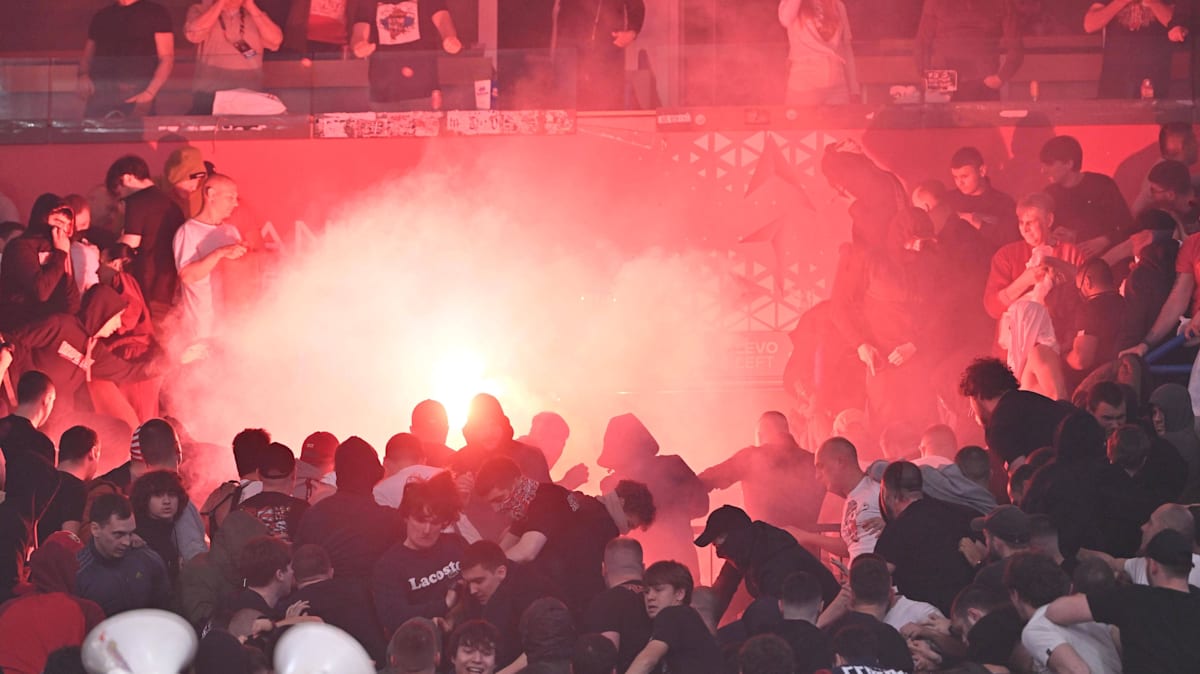 Chaos im Belgrad-Derby: Spiel von Fan-Ausschreitungen überschattet