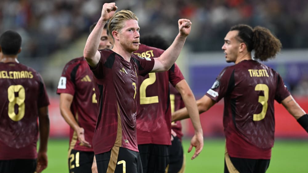 Kevin De Bruyne (Mi.) traf beim Sieg über Kasachstan doppelt.