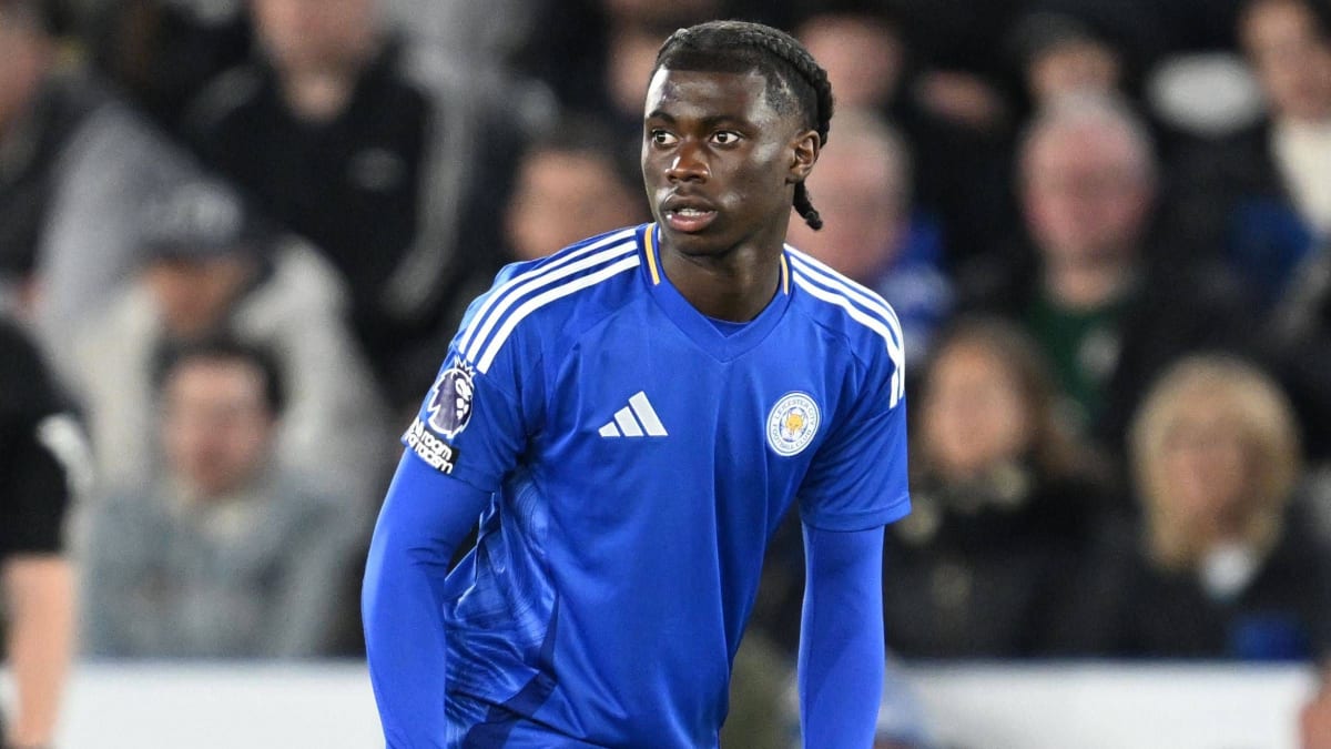 Mit 15 Jahren: Monga feiert Premier-League-Debüt ohne Trikotsponsor