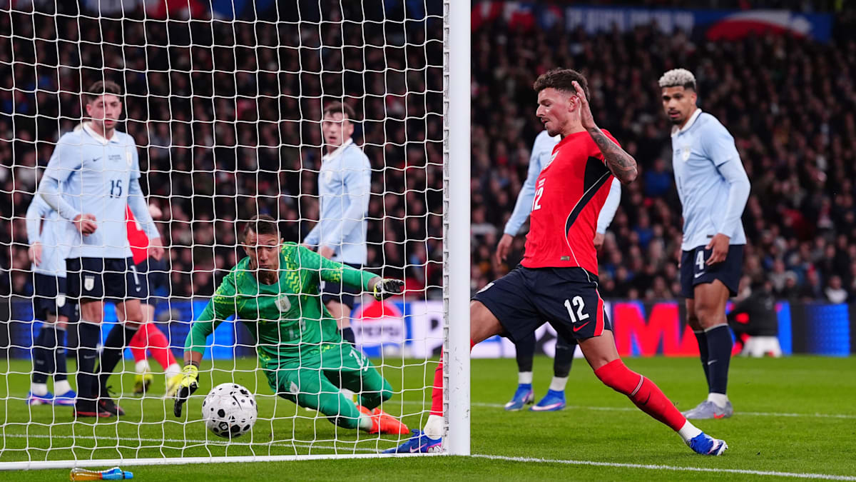 White trifft und foult: Uruguay trotzt biederem England ein Remis ab