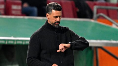 kicker-Reporter Frank Linkesch vor Ort