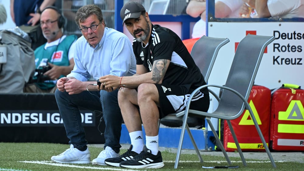 Dieter Hecking (li.) und der neue Cheftrainer Cristian Fiel haben im Sommer viel Arbeit vor sich.