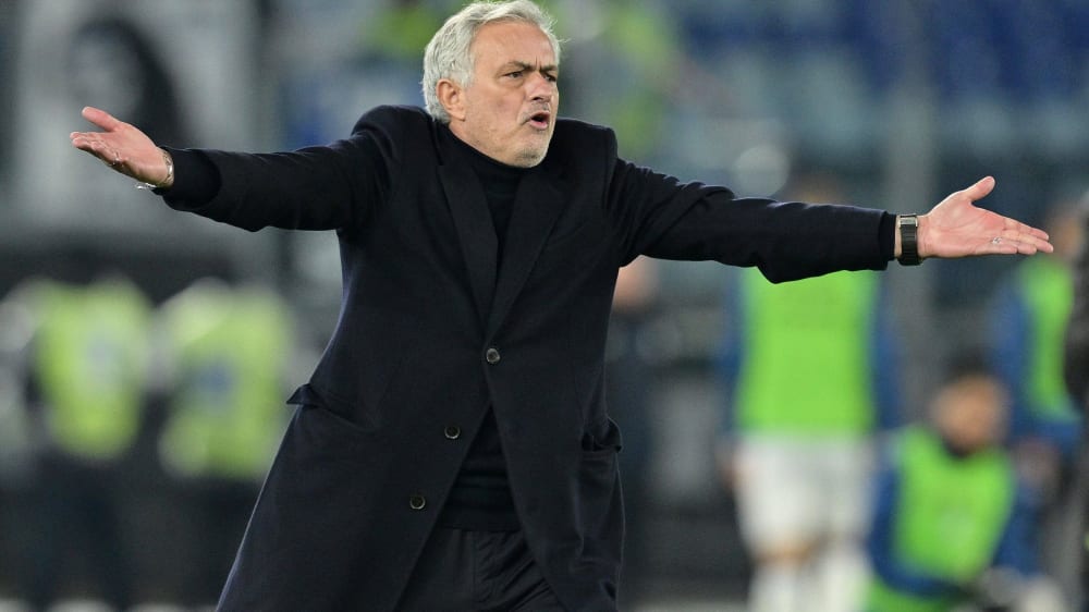 Verstand so manche Entscheidung nicht - und handelte sich einen Feldverweis ein: Roma-Coach José Mourinho.